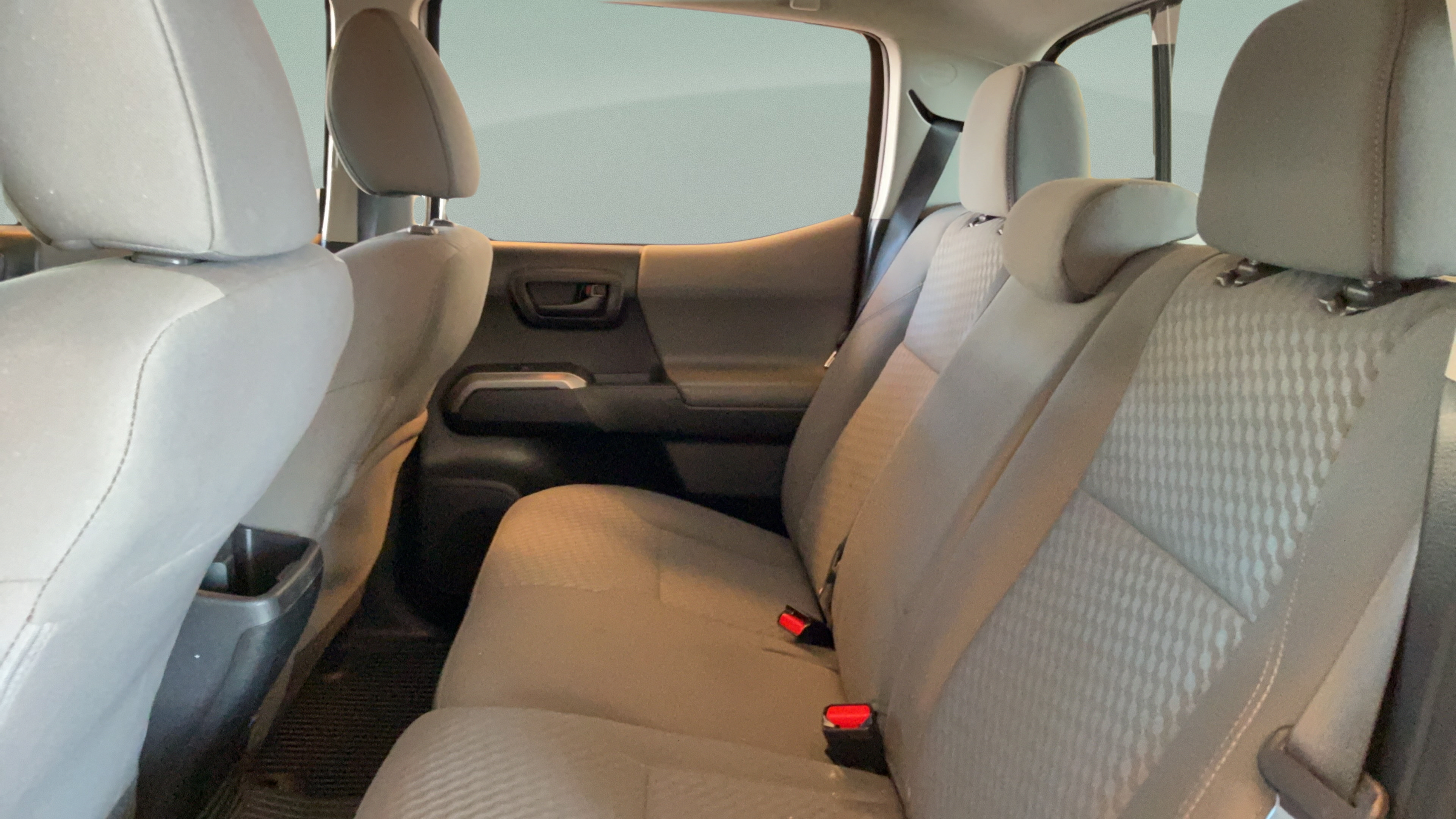 Used 2020 Toyota Tacoma SR5 RWD image 48