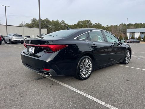 Used 2019 Toyota Avalon Limited image 5