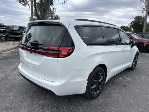 New 2026 Chrysler Pacifica Select w/ S Appearance Package image 9