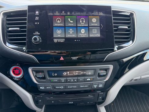 Used 2019 Honda Pilot Touring image 16
