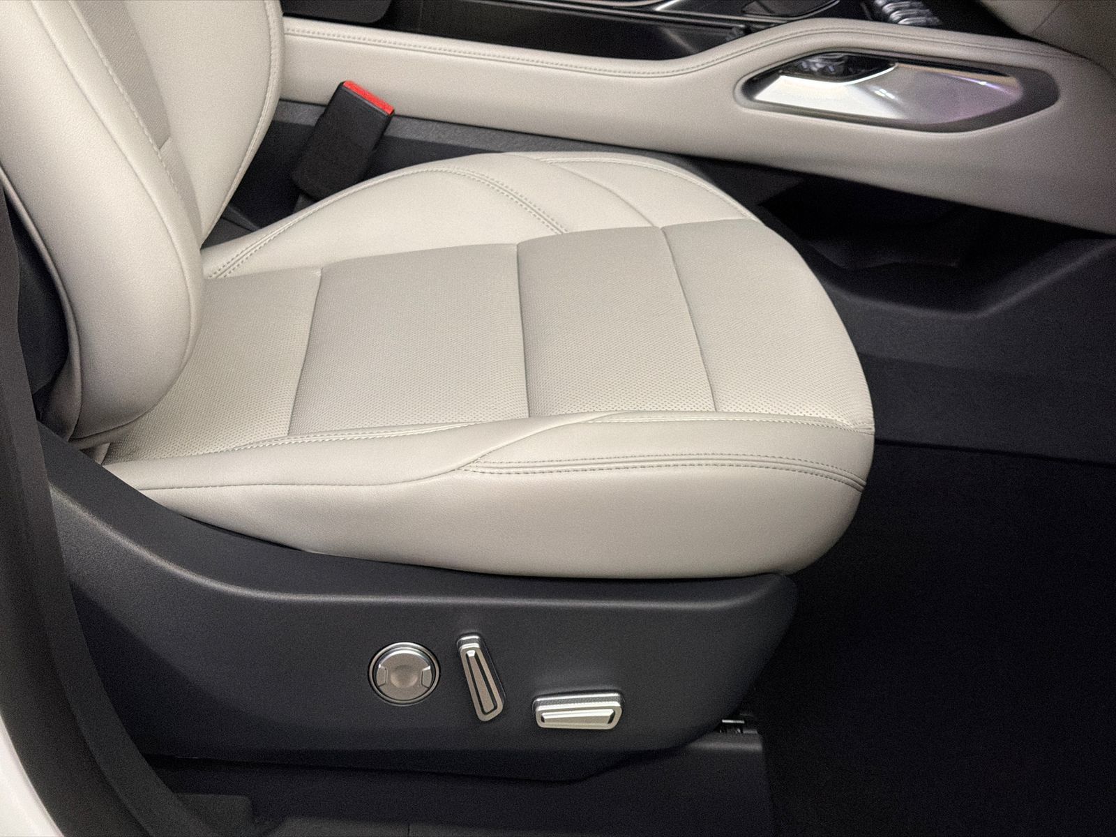 New 2026 Lincoln Nautilus Premier AWD/4WD image 11