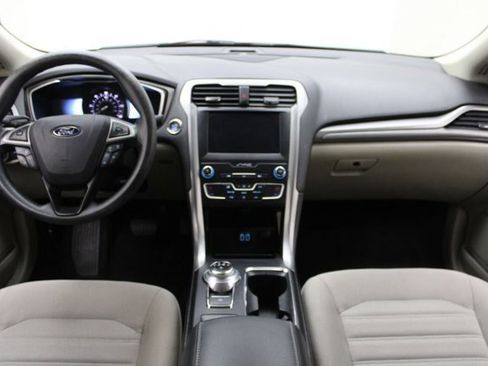 Certified 2019 Ford Fusion SE FWD image 5