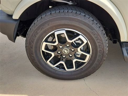 Used 2025 Ford Bronco Outer Banks image 7