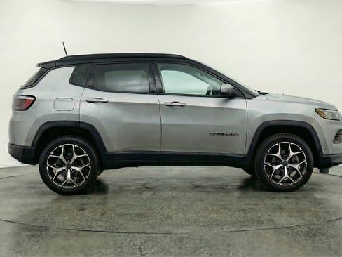 Used 2025 Jeep Compass Limited AWD/4WD image 11