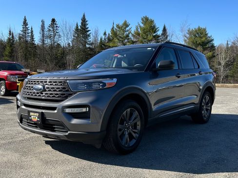 Used 2021 Ford Explorer XLT w/ Equipment Group 202A AWD/4WD image 7