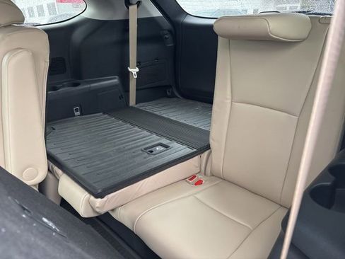 Used 2023 Toyota Highlander XLE AWD/4WD image 6