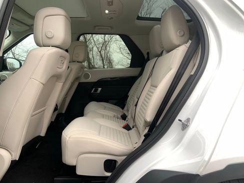 New 2025 Land Rover Discovery S image 13