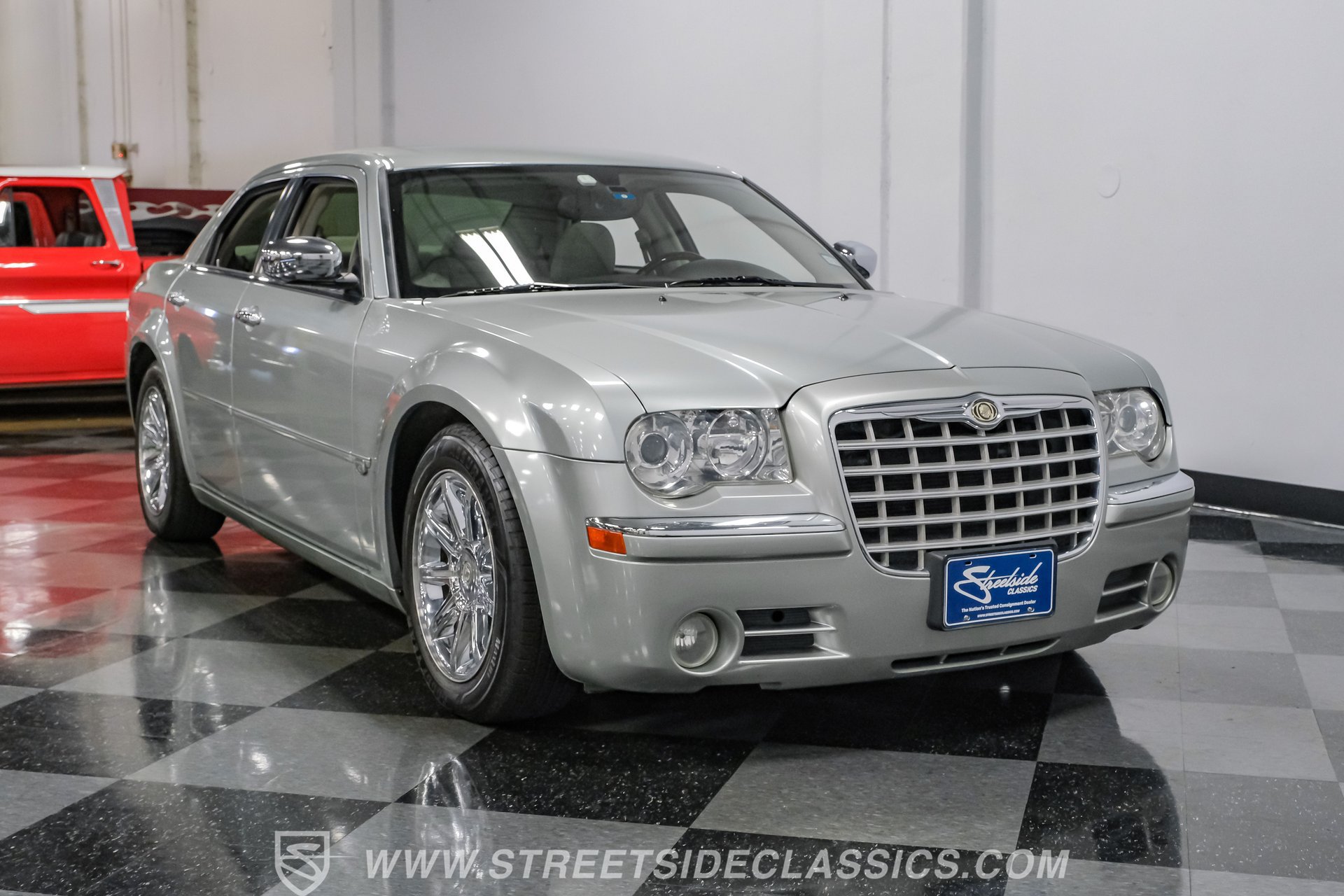 Used 2005 Chrysler 300 C w/ Navigation & Sound Group II RWD image 17