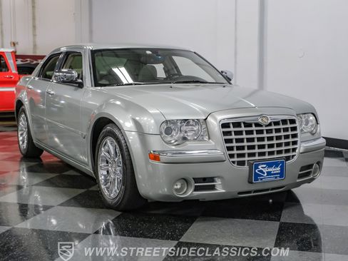 Used 2005 Chrysler 300 C w/ Navigation & Sound Group II RWD image 17