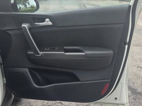 Used 2020 Kia Sportage LX image 23