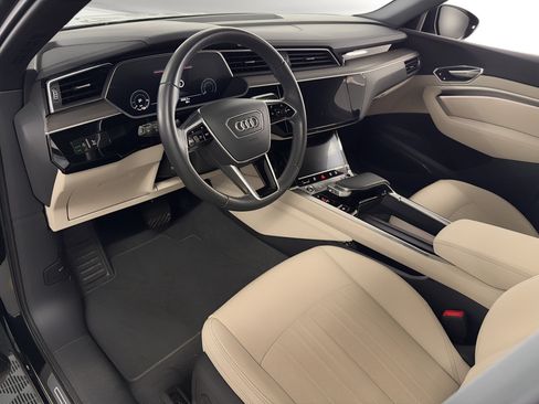 Used 2023 Audi e-tron Premium Plus w/ Premium Plus Package AWD/4WD image 4