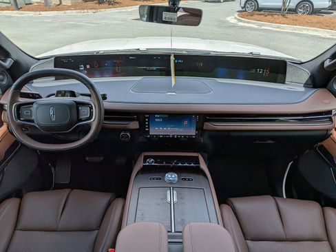 New 2026 Lincoln Navigator L Reserve AWD/4WD image 9
