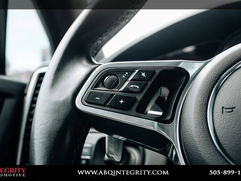 Used 2021 Porsche Cayenne AWD/4WD image 26
