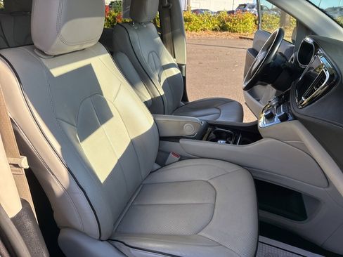 Used 2021 Chrysler Pacifica Limited w/ Premium & Safety Sphere Group image 26