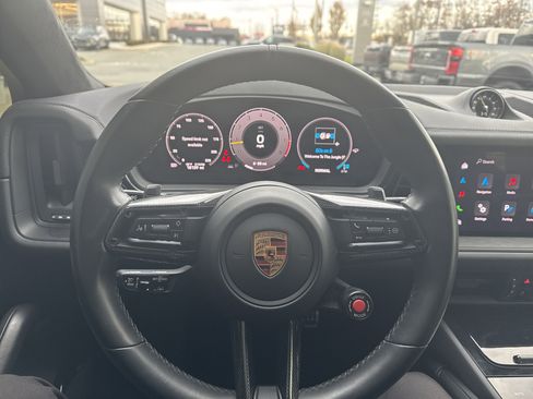 Used 2024 Porsche Cayenne Turbo GT image 17