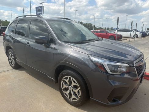 Used 2021 Subaru Forester Premium image 4