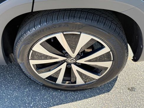 Certified 2023 Volkswagen Taos SE w/ Panoramic Sunroof Package AWD/4WD image 7