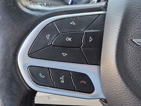 Used 2019 Chrysler Pacifica Touring-L image 27