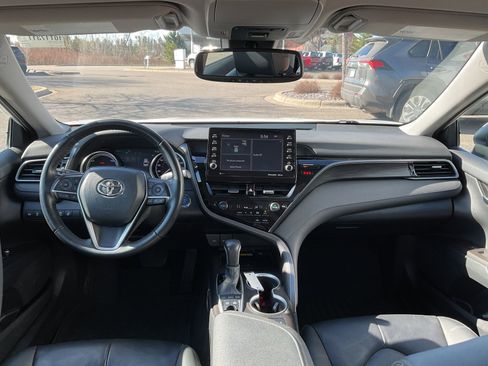 Used 2022 Toyota Camry XLE w/ Cold Weather Package FWD image 18