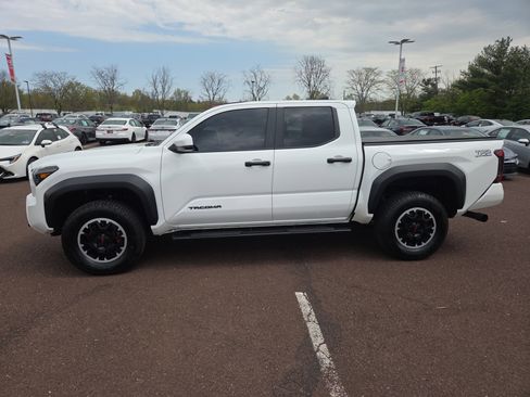 Used 2024 Toyota Tacoma TRD Off-Road AWD/4WD image 6