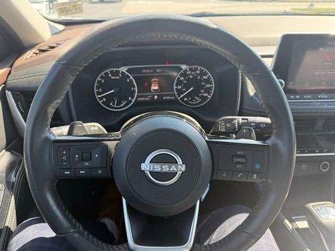 Used 2023 Nissan Rogue SL image 18