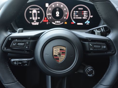Certified 2025 Porsche Cayenne GTS AWD/4WD image 17