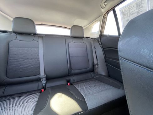 Used 2025 Chevrolet Trax LT w/ LT Convenience Package FWD image 37
