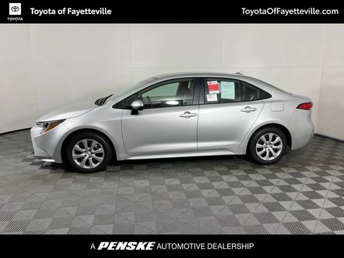 Used 2026 Toyota Corolla LE FWD image 2