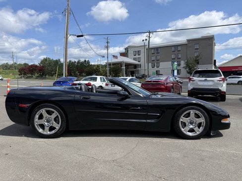 Used 1998 Chevrolet Corvette Convertible RWD image 9
