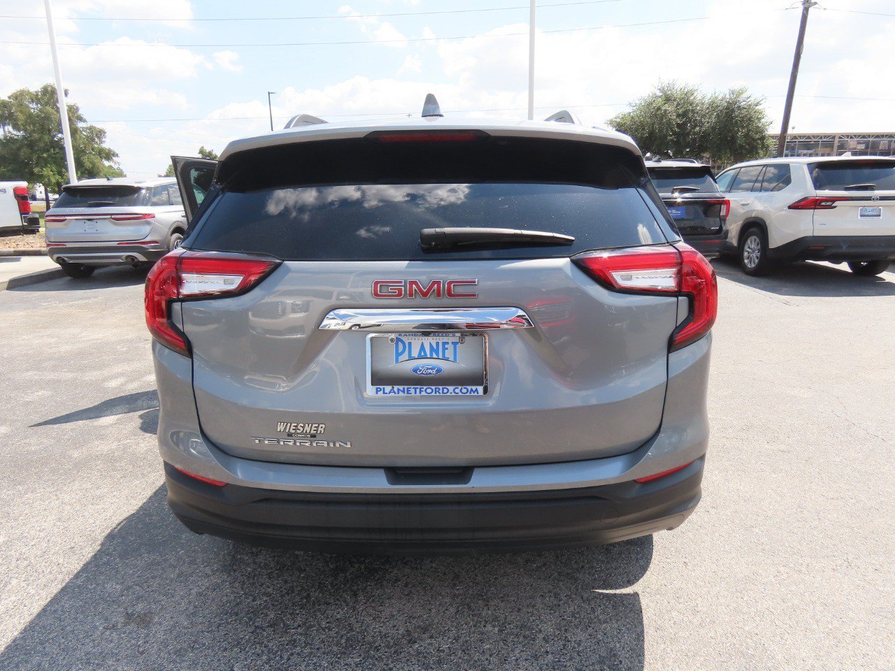 Used 2024 GMC Terrain SLE w/ Driver Convenience Package FWD image 13