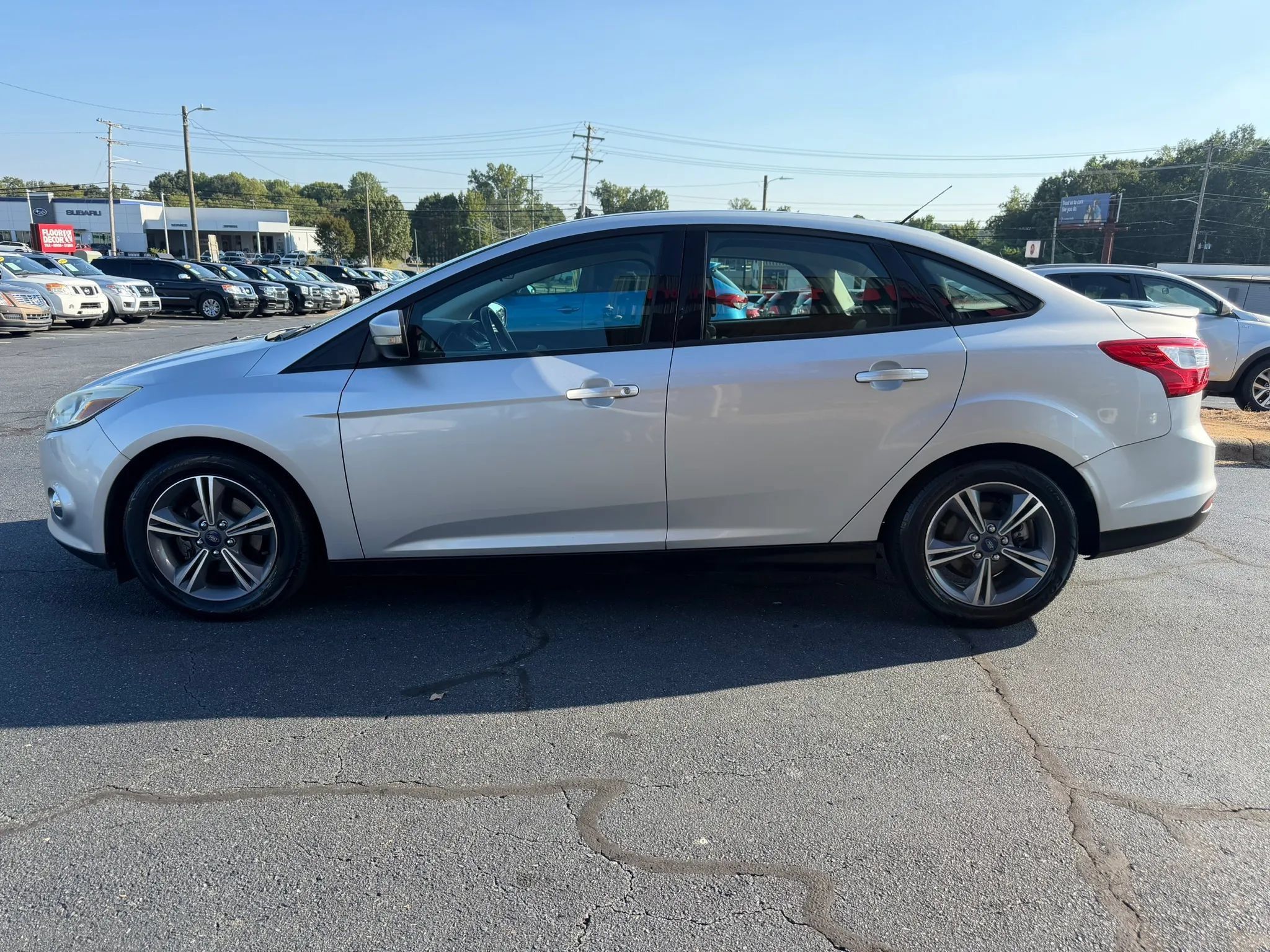 Used 2014 Ford Focus SE w/ SE Sport Package FWD image 4