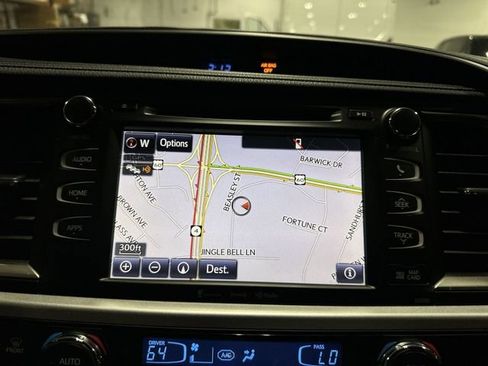 Used 2019 Toyota Highlander SE AWD/4WD image 24