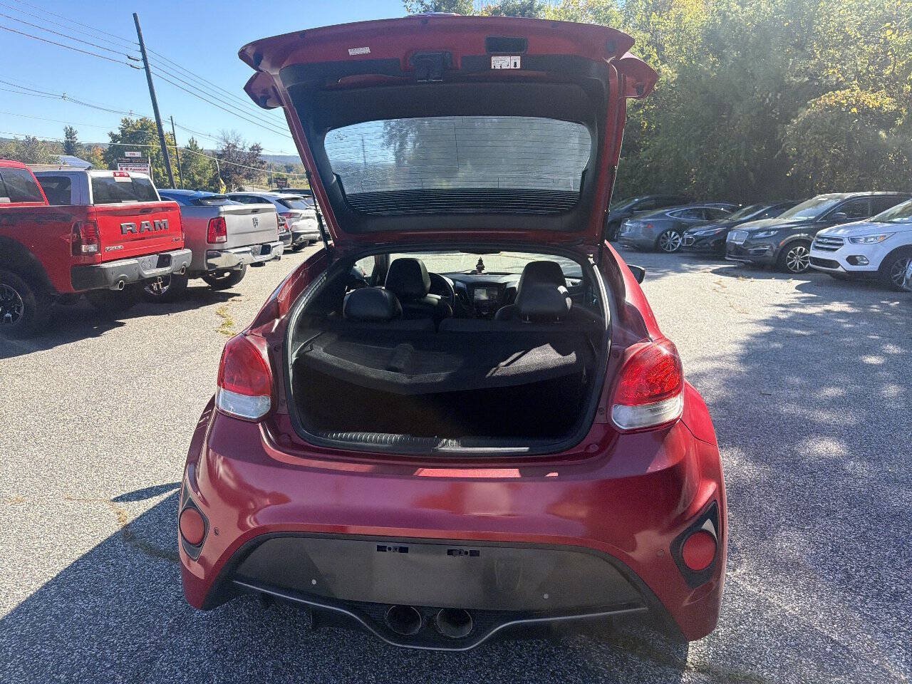 Used 2016 Hyundai Veloster Turbo w/ Option Group 04 FWD image 12