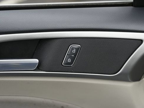 Used 2018 Ford Fusion SE FWD image 19