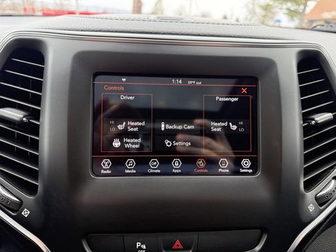 Used 2019 Jeep Cherokee Latitude Plus image 15