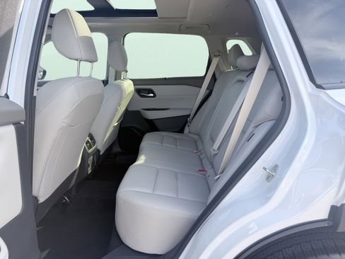 Used 2024 Nissan Rogue SL w/ SL Premium Package image 35