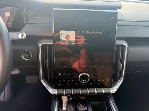 Used 2025 GMC Acadia Elevation image 18