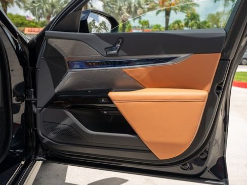 Used 2023 BMW 740i w/ Parking Assistance Package image 28