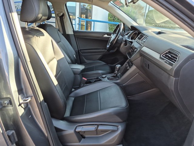 Used 2018 Volkswagen Tiguan SE AWD/4WD image 20
