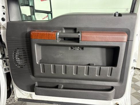 Used 2014 Ford F250 King Ranch w/ King Ranch w/Chrome Package image 38