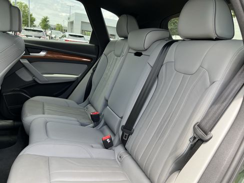 Used 2024 Audi Q5 e Premium Plus w/ Premium Plus Package AWD/4WD image 34