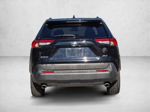 Used 2021 Toyota RAV4 XLE Premium image 6