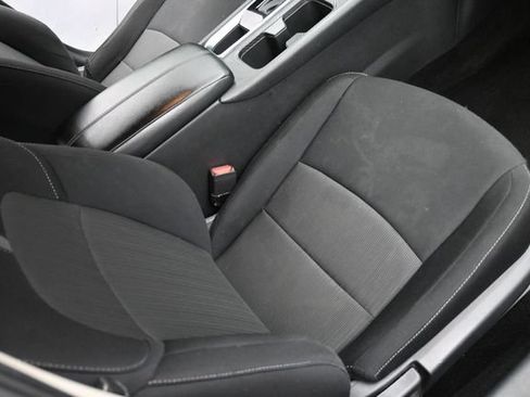 Used 2024 Nissan Sentra SV FWD image 34
