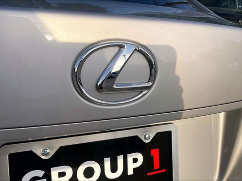 Used 2011 Lexus IS 250 w/ Premium Pkg Value Edition RWD image 3