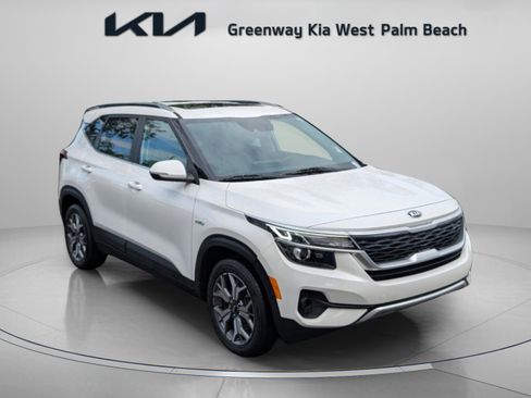 Certified 2021 Kia Seltos EX image 2