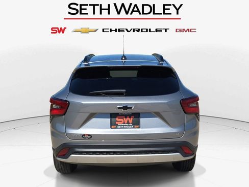 Used 2024 Chevrolet Trax LT w/ Driver Confidence Package FWD image 6
