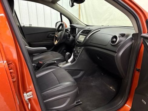Used 2016 Chevrolet Trax LT w/ LT Sun and Sound Package AWD/4WD image 10