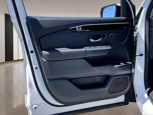 Used 2025 Honda Pilot EX-L image 18