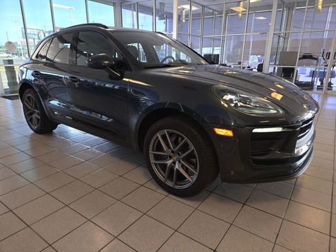 Used 2025 Porsche Macan image 2