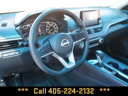 Used 2025 Nissan Altima 2.5 SV FWD image 15